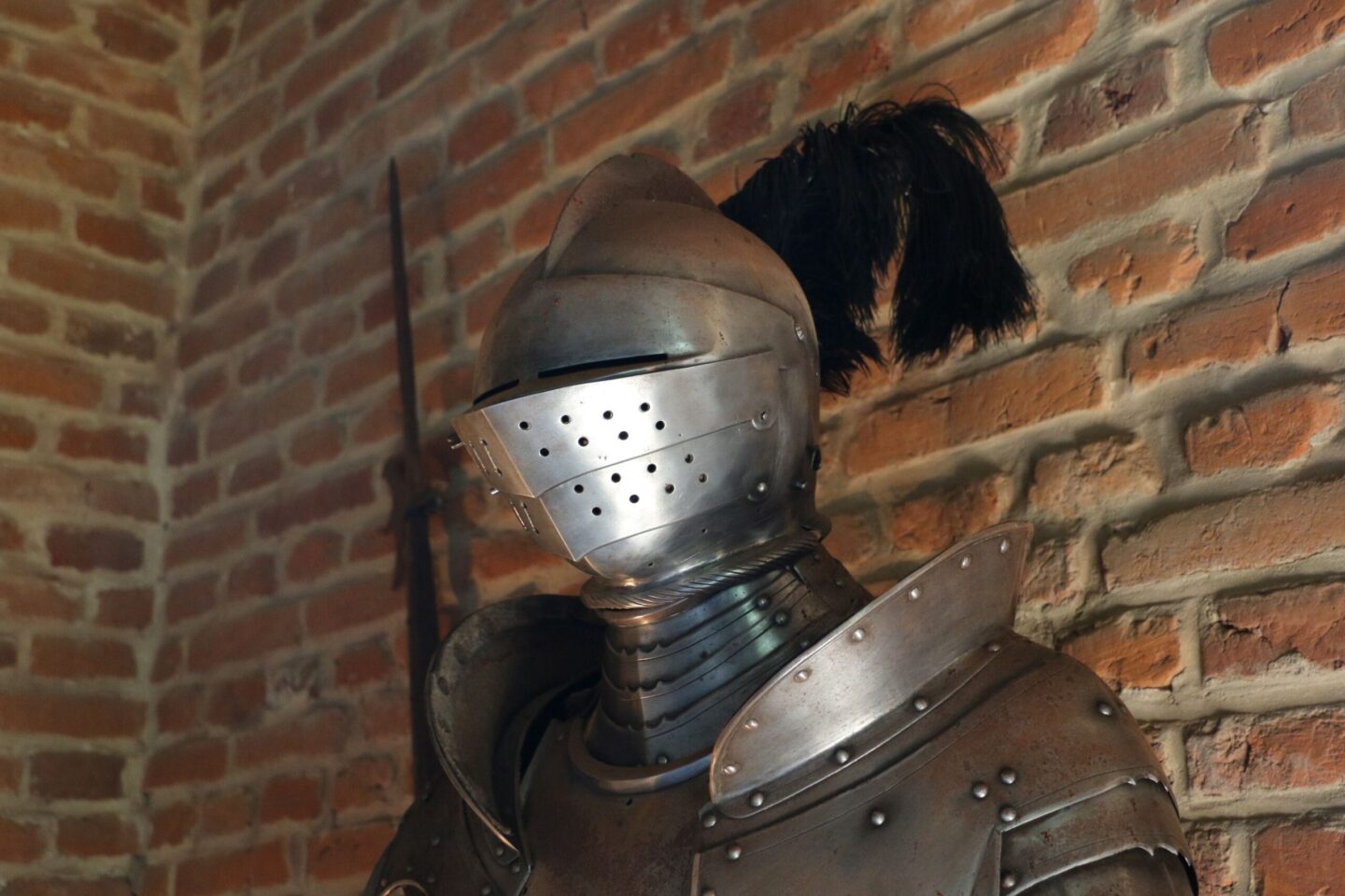 Rycerz średniowieczny jako symbol odwagi, honoru i feudalnego świata